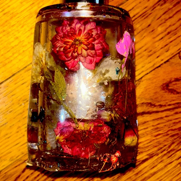 Handmade resin soap dispenser - Picture 7 of 8